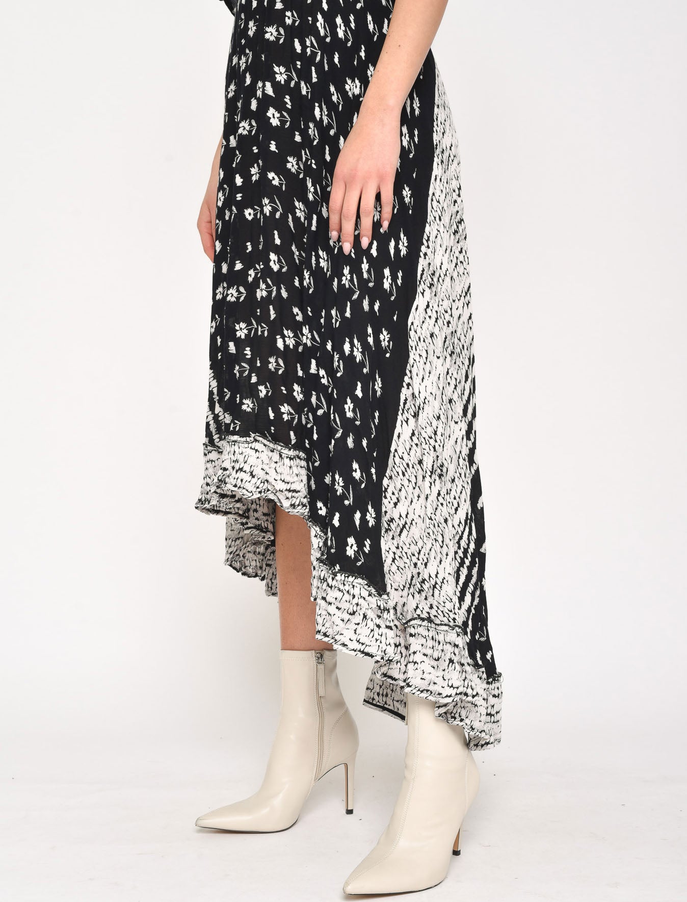 BLACK AND WHITE COMFY DRESS