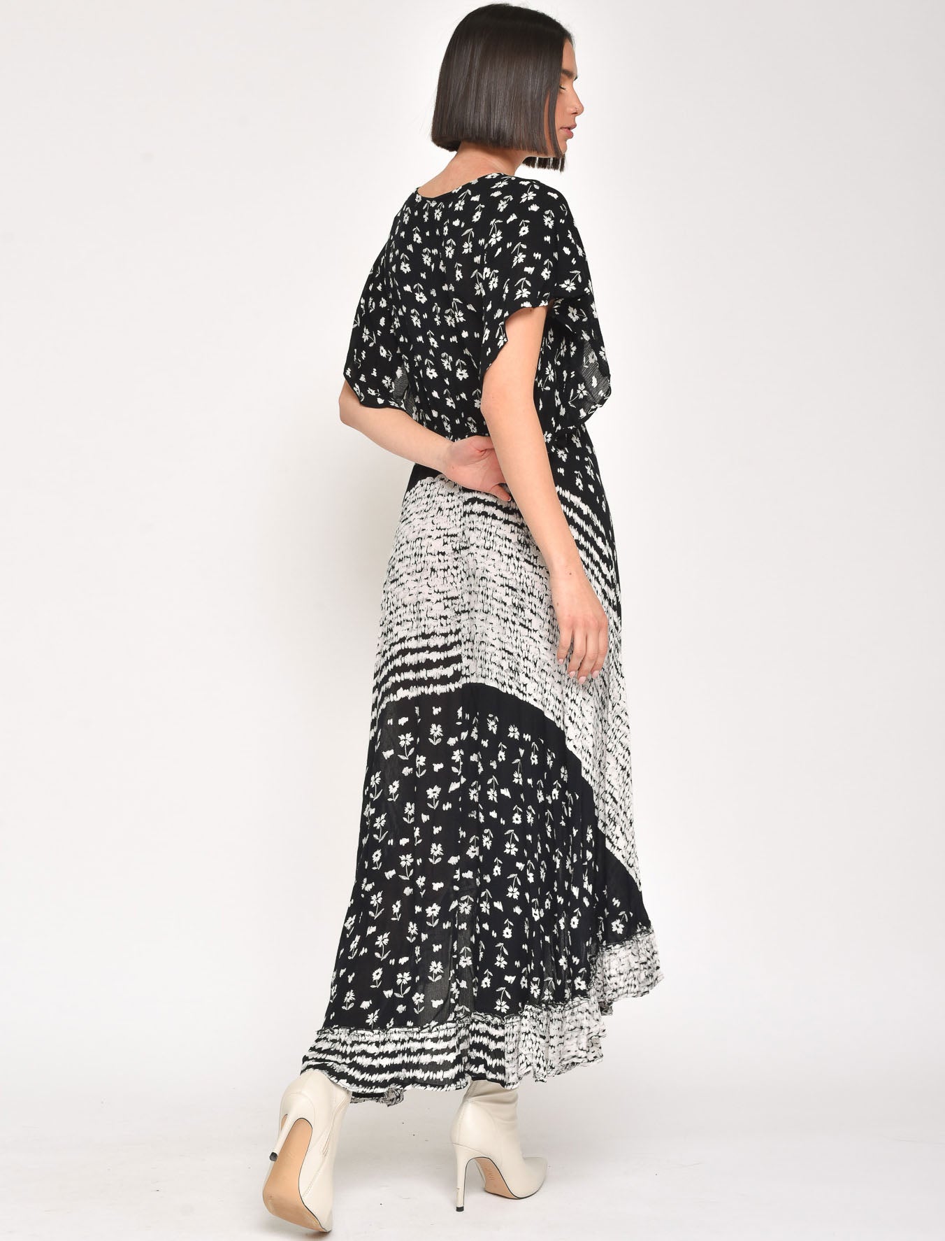 BLACK AND WHITE COMFY DRESS