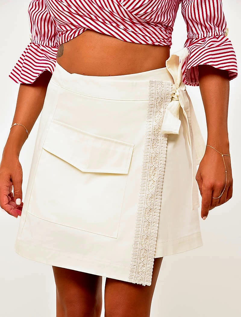 WRAP SKIRT AVAILABLE IN TWO COLORS